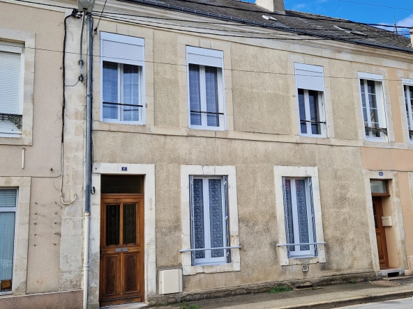 Maison de ville à vendre à Mamers - 87 m², terrasse, garage, locataire en place