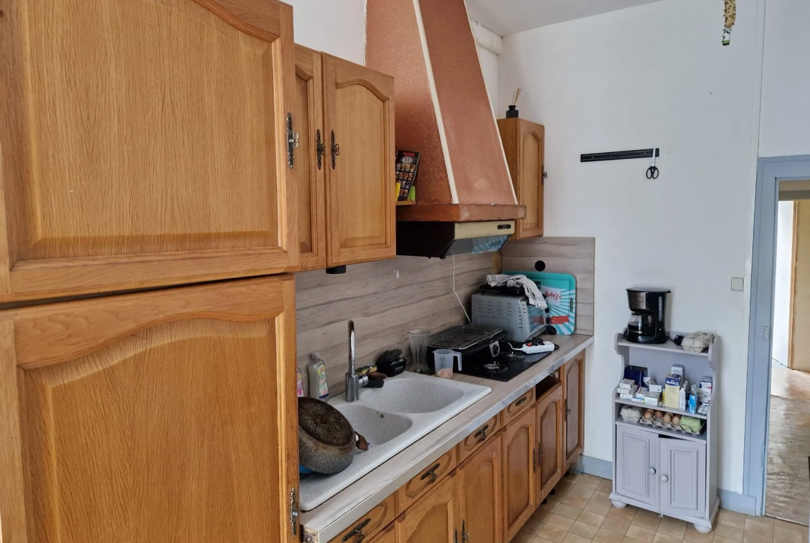 Maison de ville à vendre à Mamers - 87 m², terrasse, garage, locataire en place 