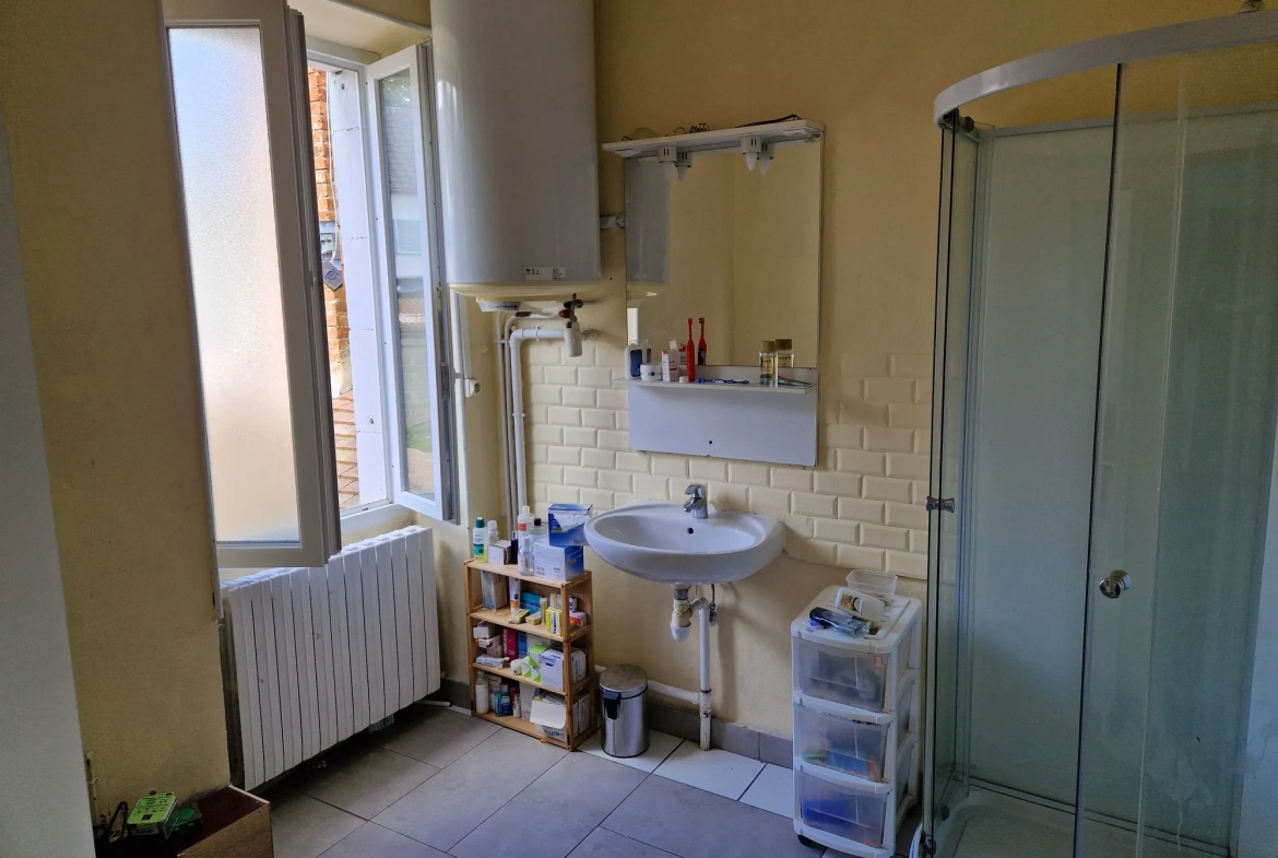 Maison de ville à vendre à Mamers - 87 m², terrasse, garage, locataire en place 