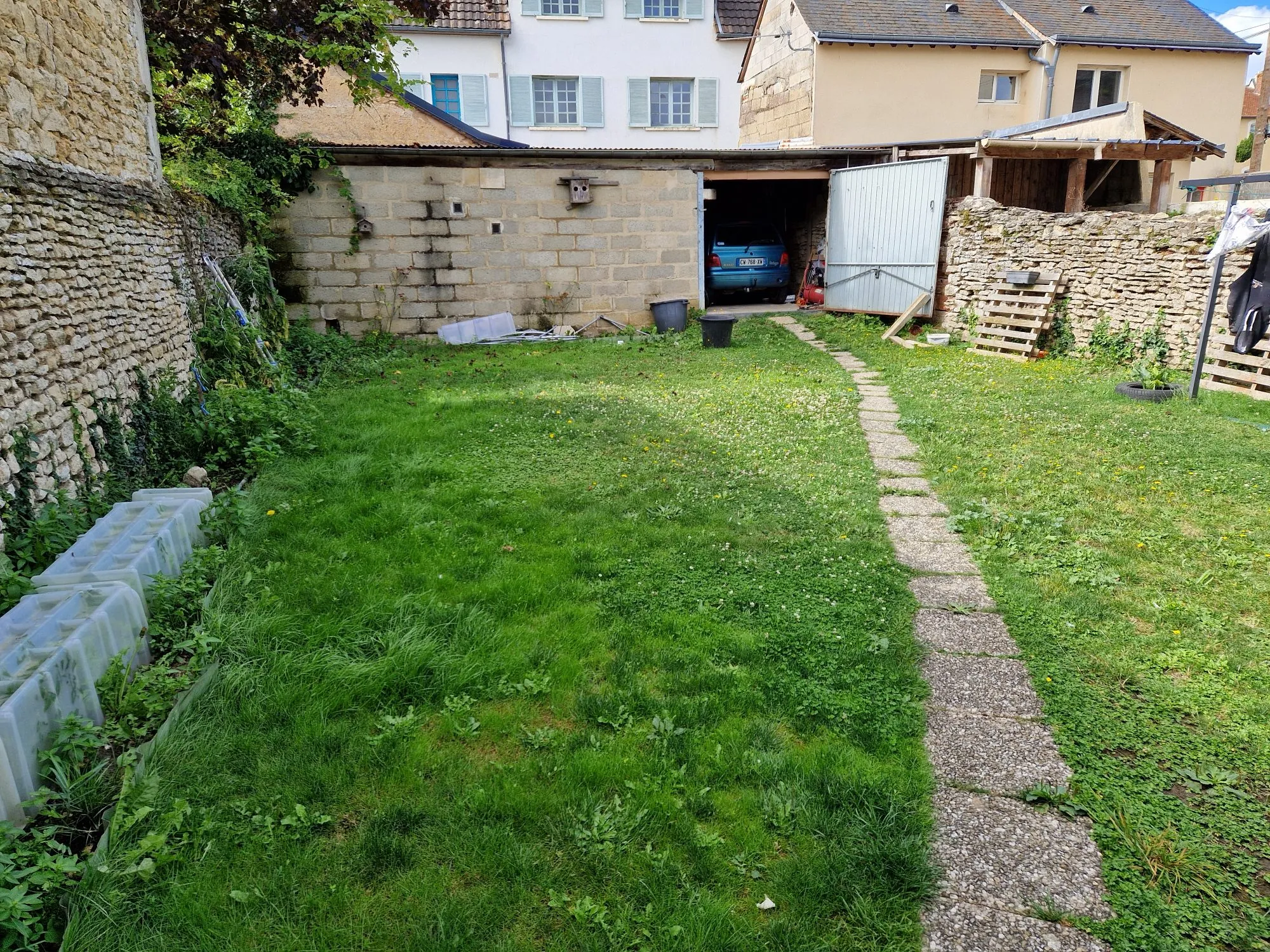 Maison de ville à vendre à Mamers - 87 m², terrasse, garage, locataire en place 