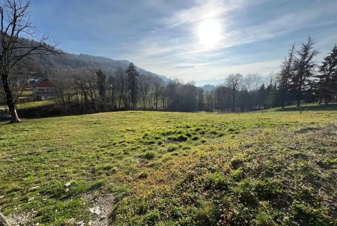 Terrain constructible de 1050 m² à Villard-d'Héry, proche autoroute 