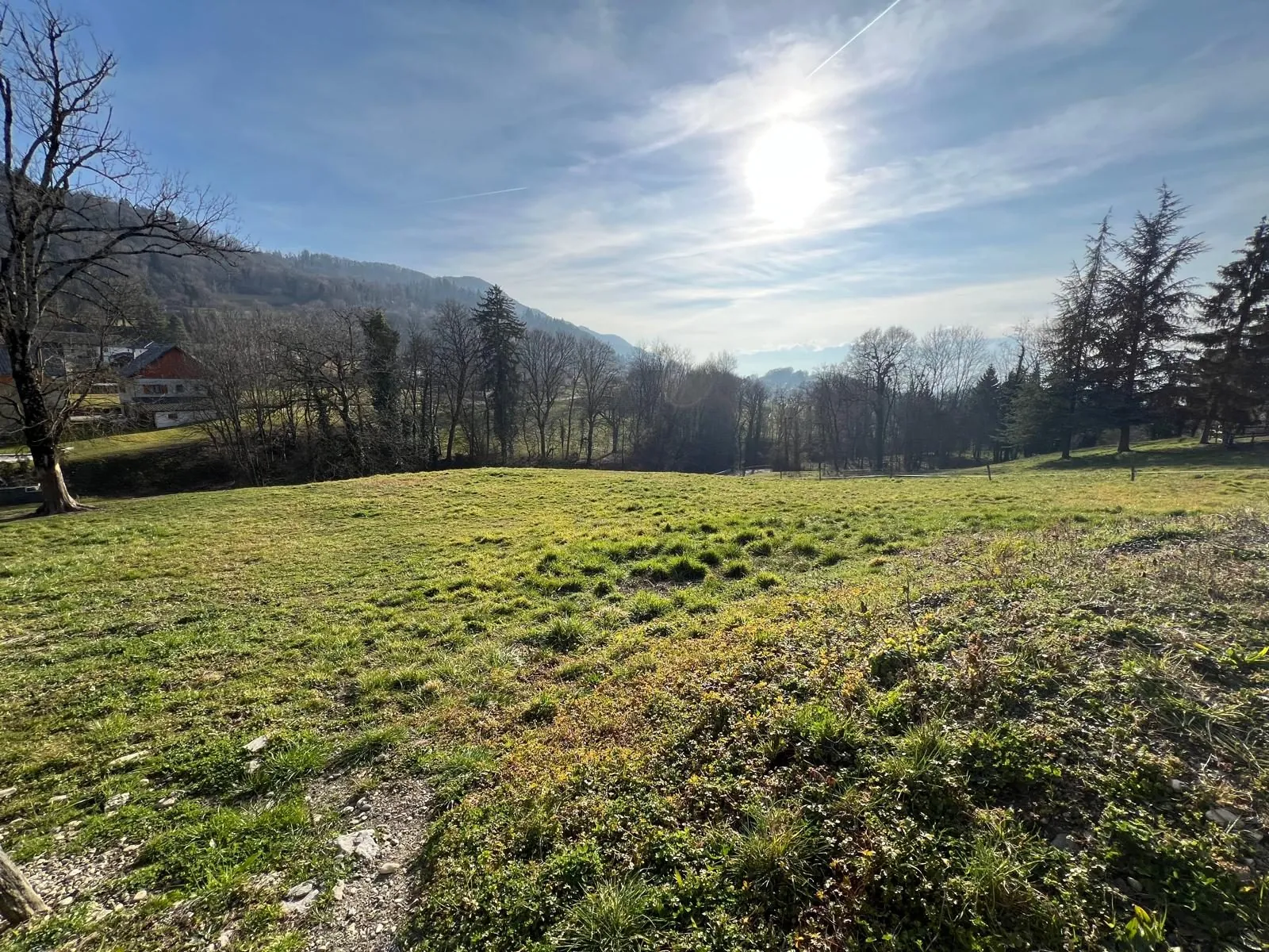 Terrain constructible de 1050 m² à Villard-d'Héry, proche autoroute 
