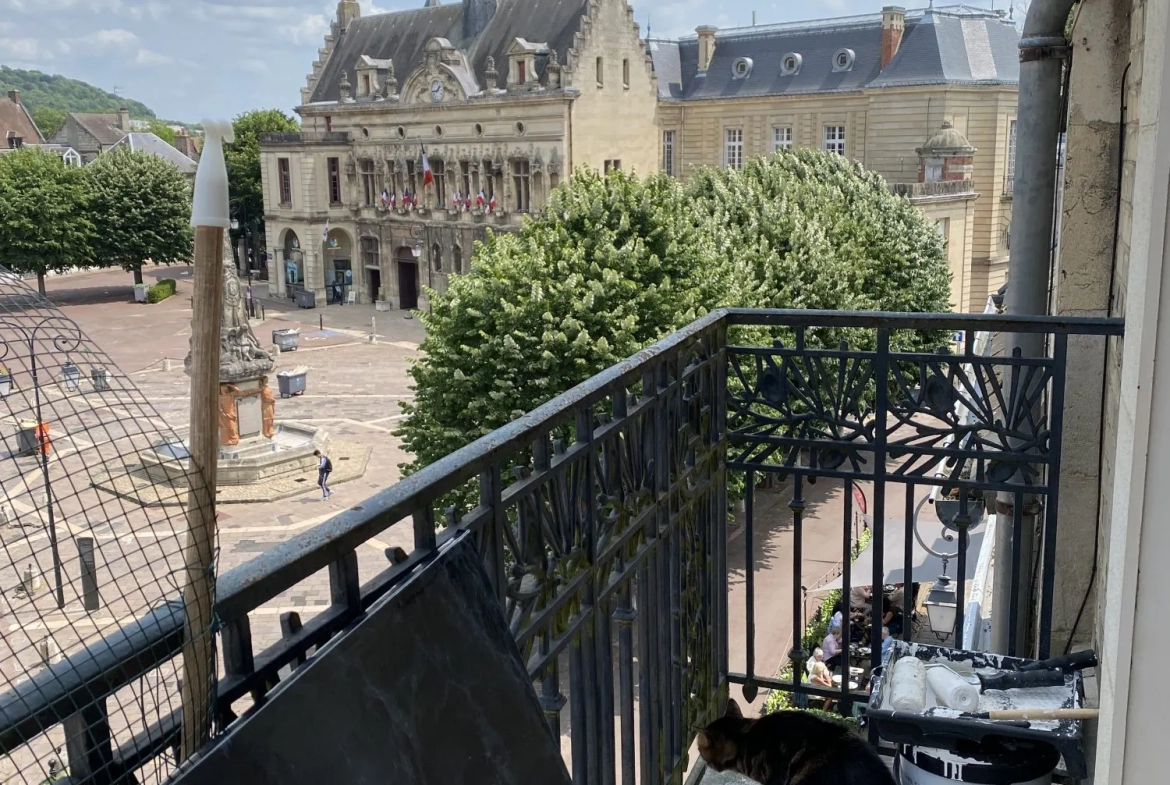 Appartement à vendre à Noyon, 2 chambres, balcon, locatif, charmant et lumineux 
