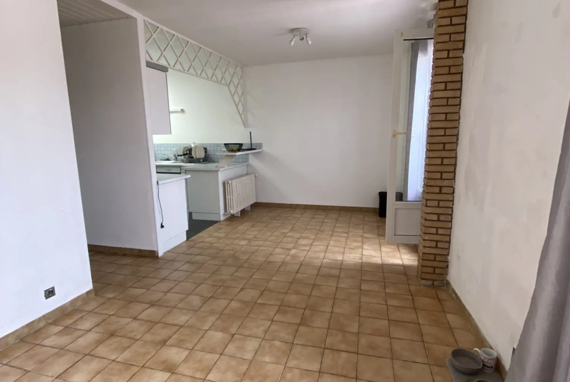 Appartement à vendre à Noyon, 2 chambres, balcon, locatif, charmant et lumineux 