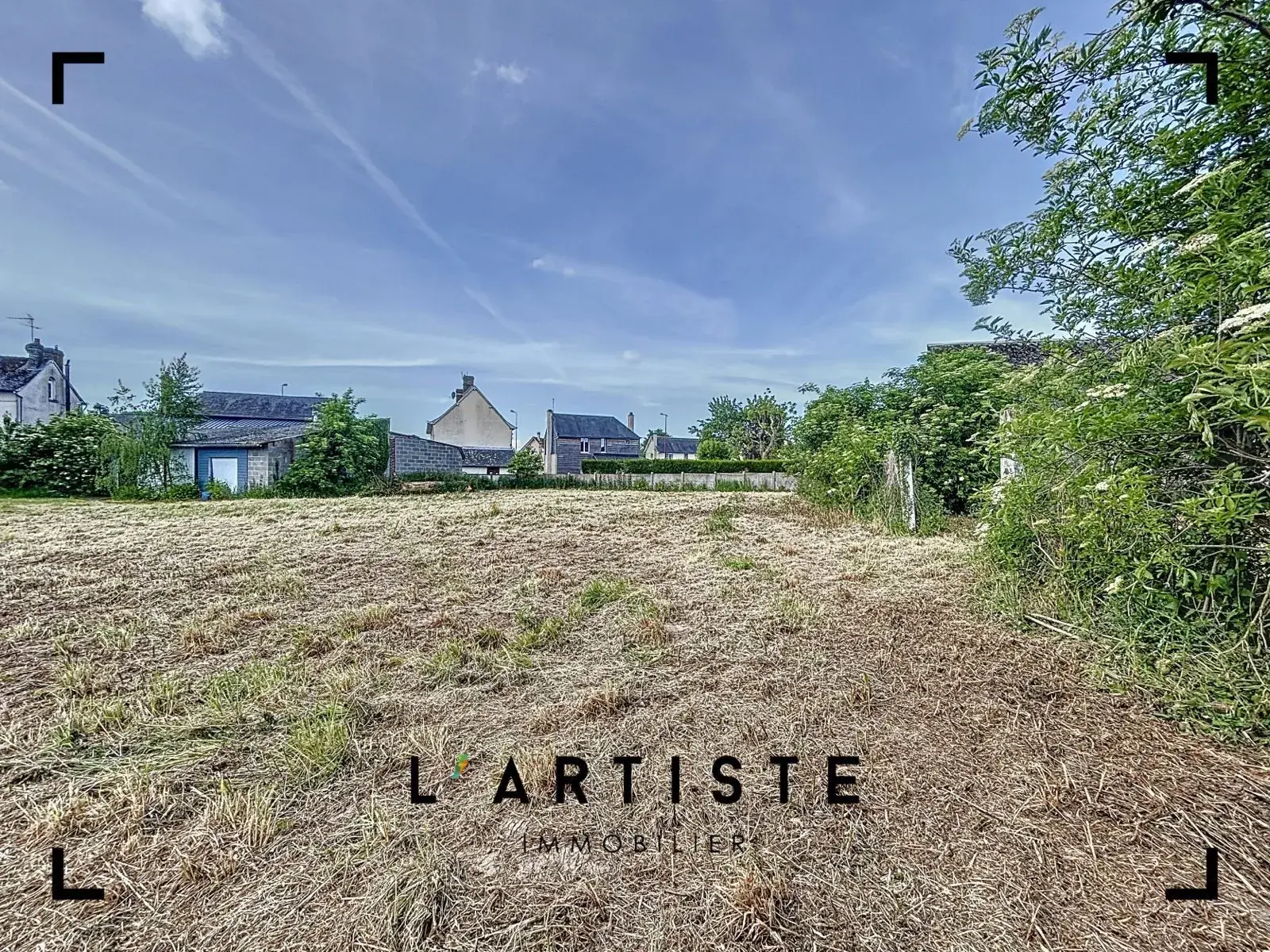 Terrain à bâtir de 2494 m² à La Londe, secteur recherché et viabilisé 