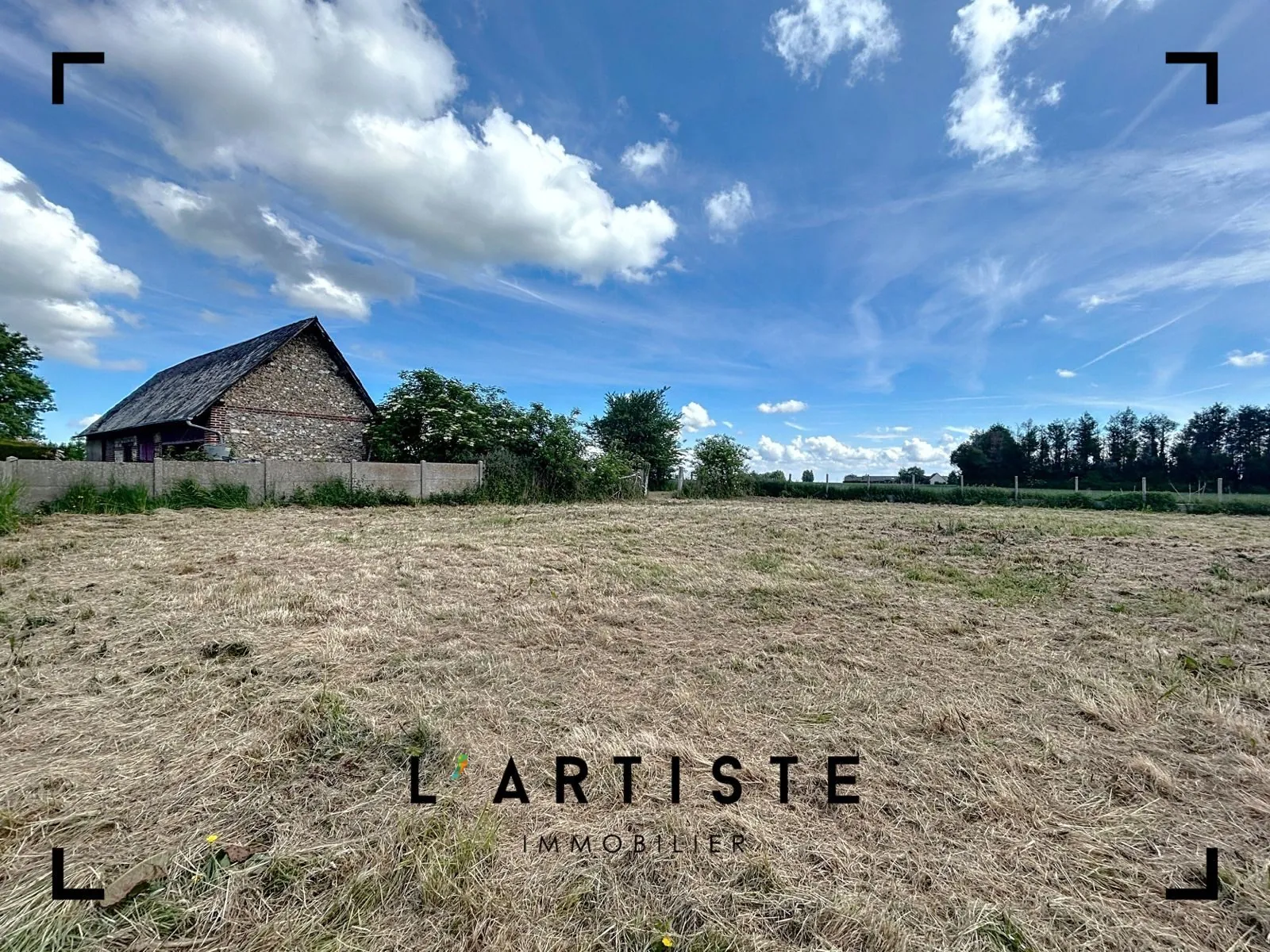Terrain à bâtir de 2494 m² à La Londe, secteur recherché et viabilisé 