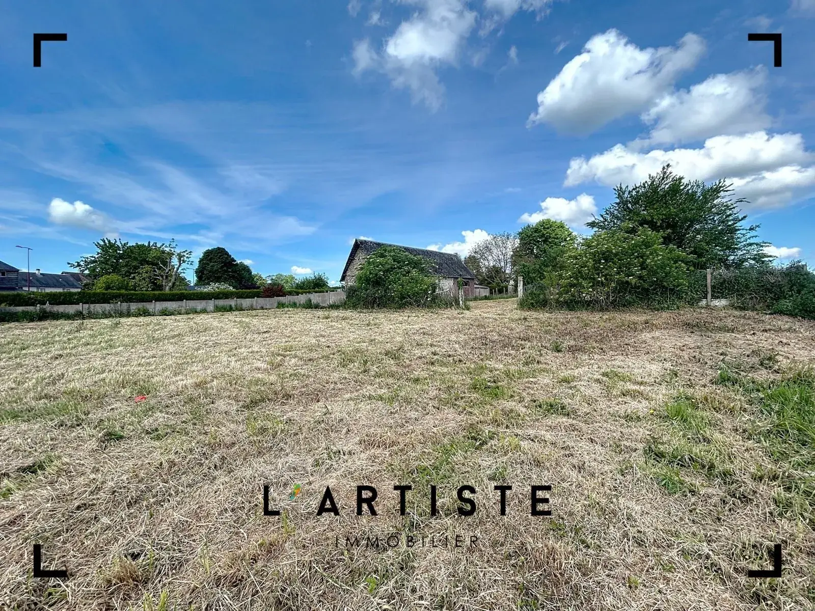 Terrain à bâtir de 2494 m² à La Londe, secteur recherché et viabilisé 