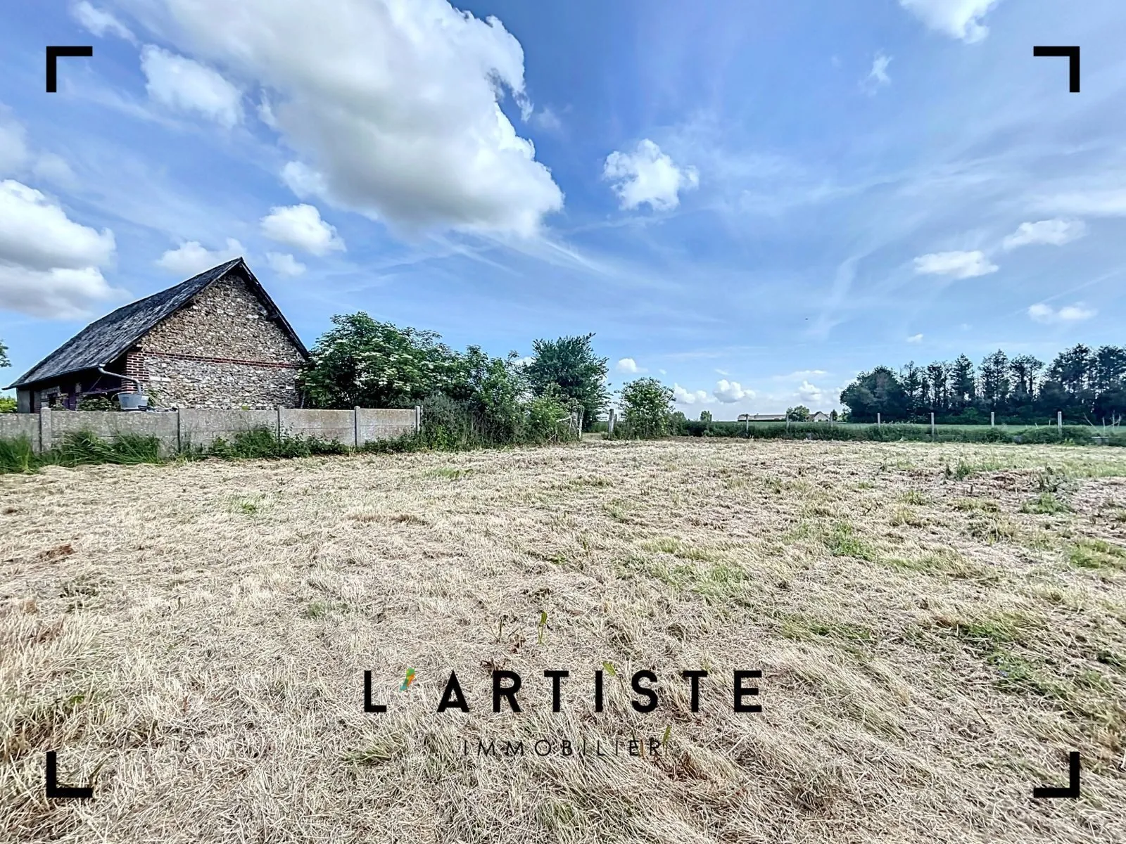Terrain à bâtir de 2494 m² à La Londe, secteur recherché et viabilisé 
