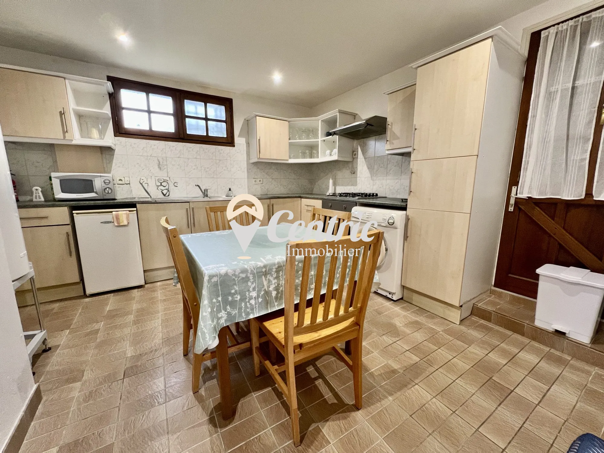 Maison de Bourg en Pierre avec Terrain à Neuvy-Bouin - Opportunité à 70 000 € 