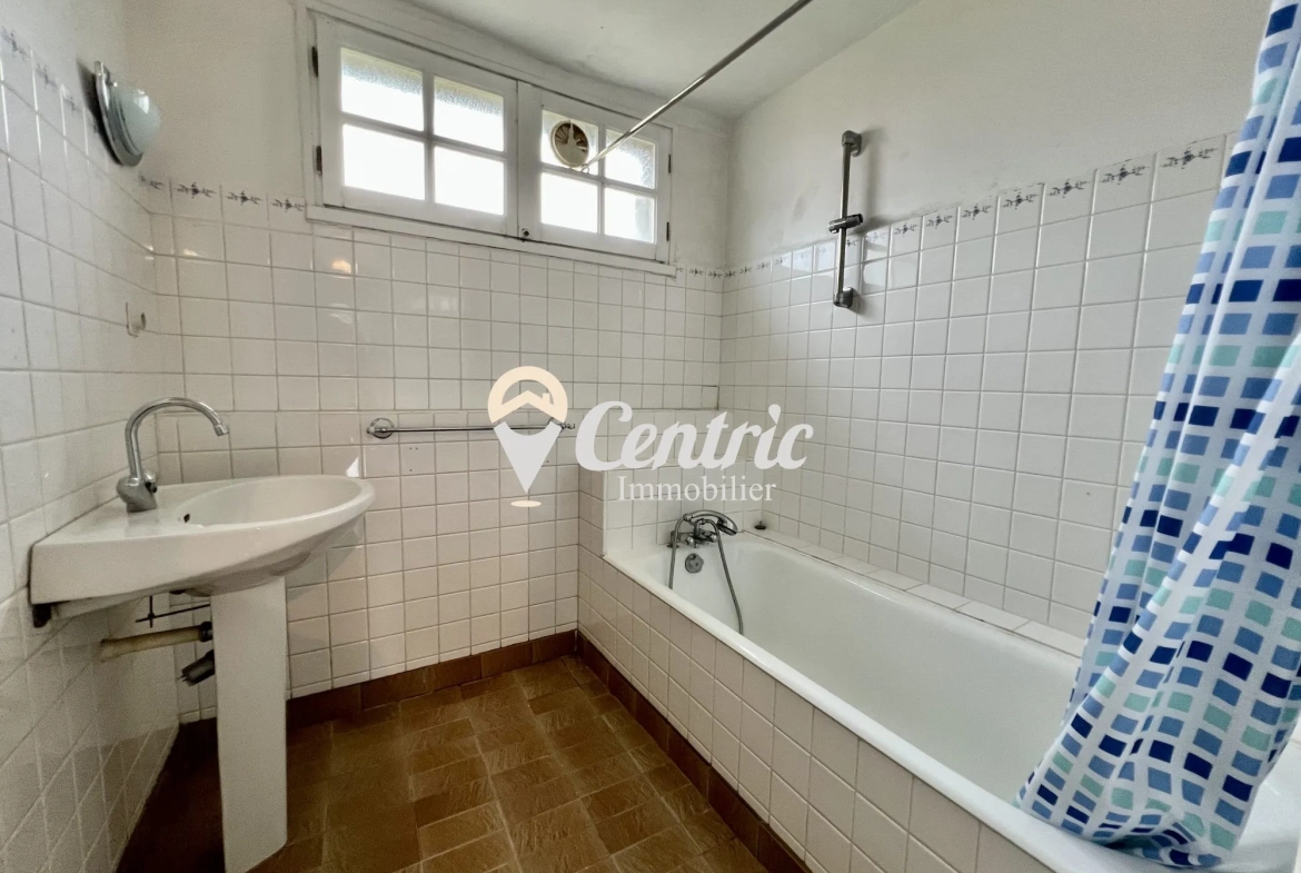 Maison de Bourg en Pierre avec Terrain à Neuvy-Bouin - Opportunité à 70 000 € 