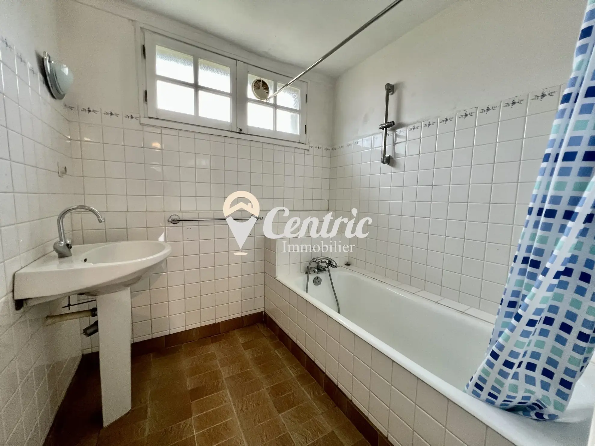 Maison de Bourg en Pierre avec Terrain à Neuvy-Bouin - Opportunité à 70 000 € 