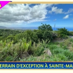 Terrain constructible de 370 m² à Sainte-Marie avec vue panoramique sur mer et montagnes