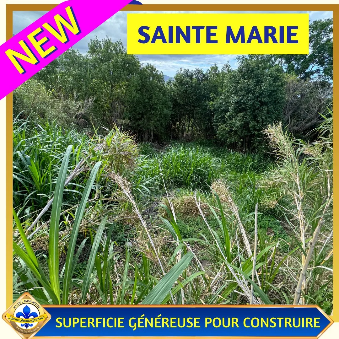 Terrain constructible de 370 m² à Sainte-Marie avec vue panoramique sur mer et montagnes 