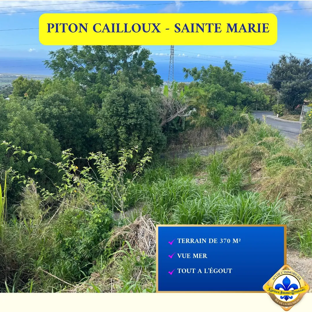 Terrain constructible de 370 m² à Sainte-Marie avec vue panoramique sur mer et montagnes 