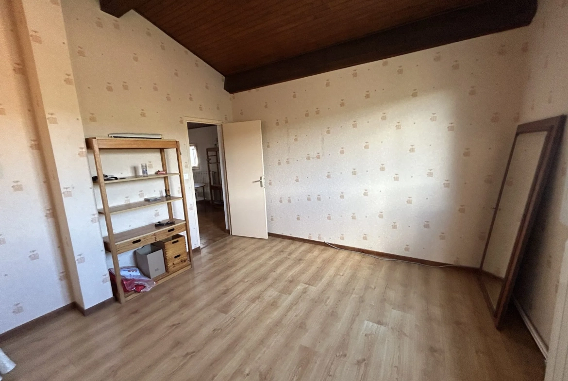 Vente maison avec jardin, dépendance et vue sur Limoux 