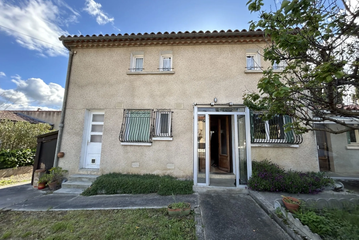Vente maison avec jardin, dépendance et vue sur Limoux 