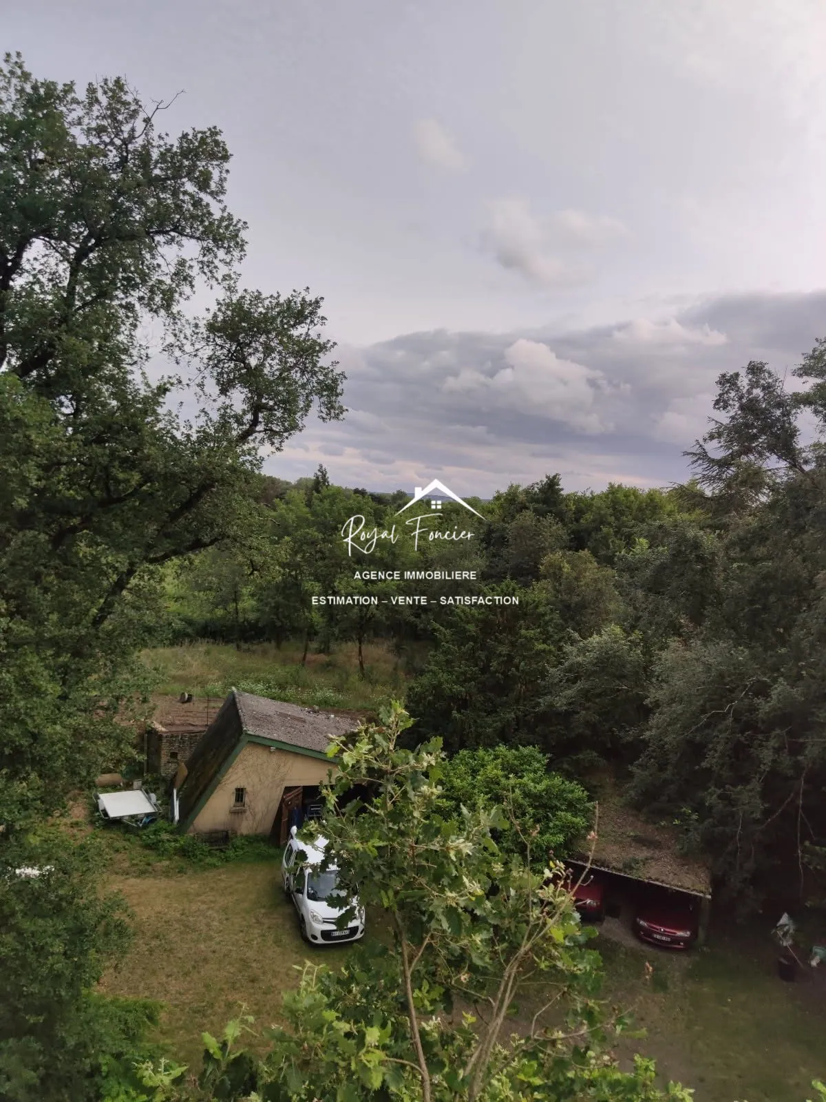 Maison ancienne de 45 m² à Châtellerault avec grand terrain, idéal pour vivre au calme 
