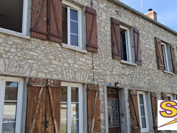 Maison de bourg avec 5 chambres et jardin à Bransles (77)