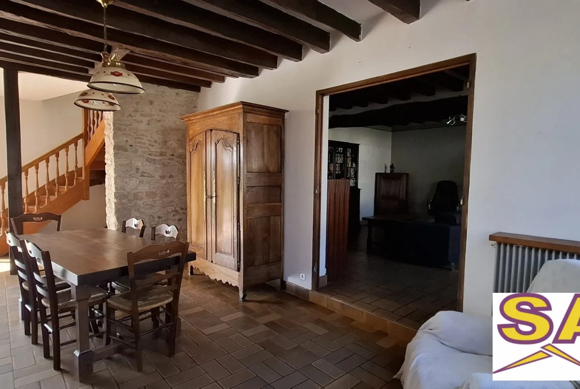 Maison de bourg avec 5 chambres et jardin à Bransles (77) 