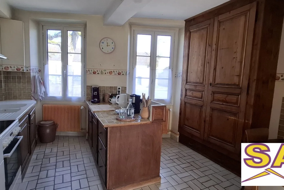 Maison de bourg avec 5 chambres et jardin à Bransles (77) 