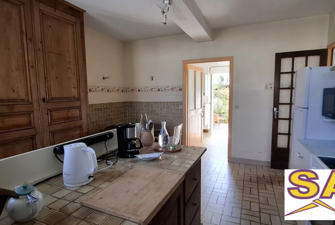 Maison de bourg avec 5 chambres et jardin à Bransles (77) 