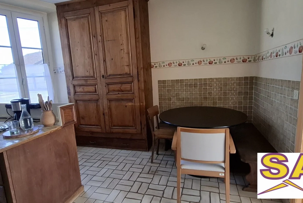Maison de bourg avec 5 chambres et jardin à Bransles (77) 