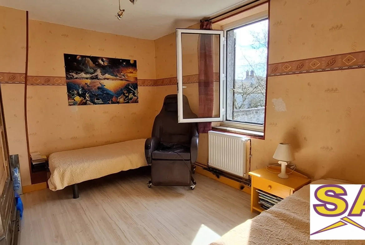 Maison de bourg avec 5 chambres et jardin à Bransles (77) 