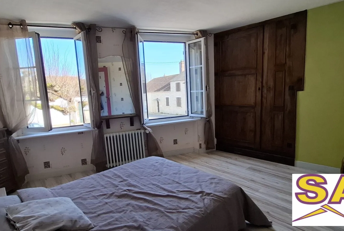 Maison de bourg avec 5 chambres et jardin à Bransles (77) 