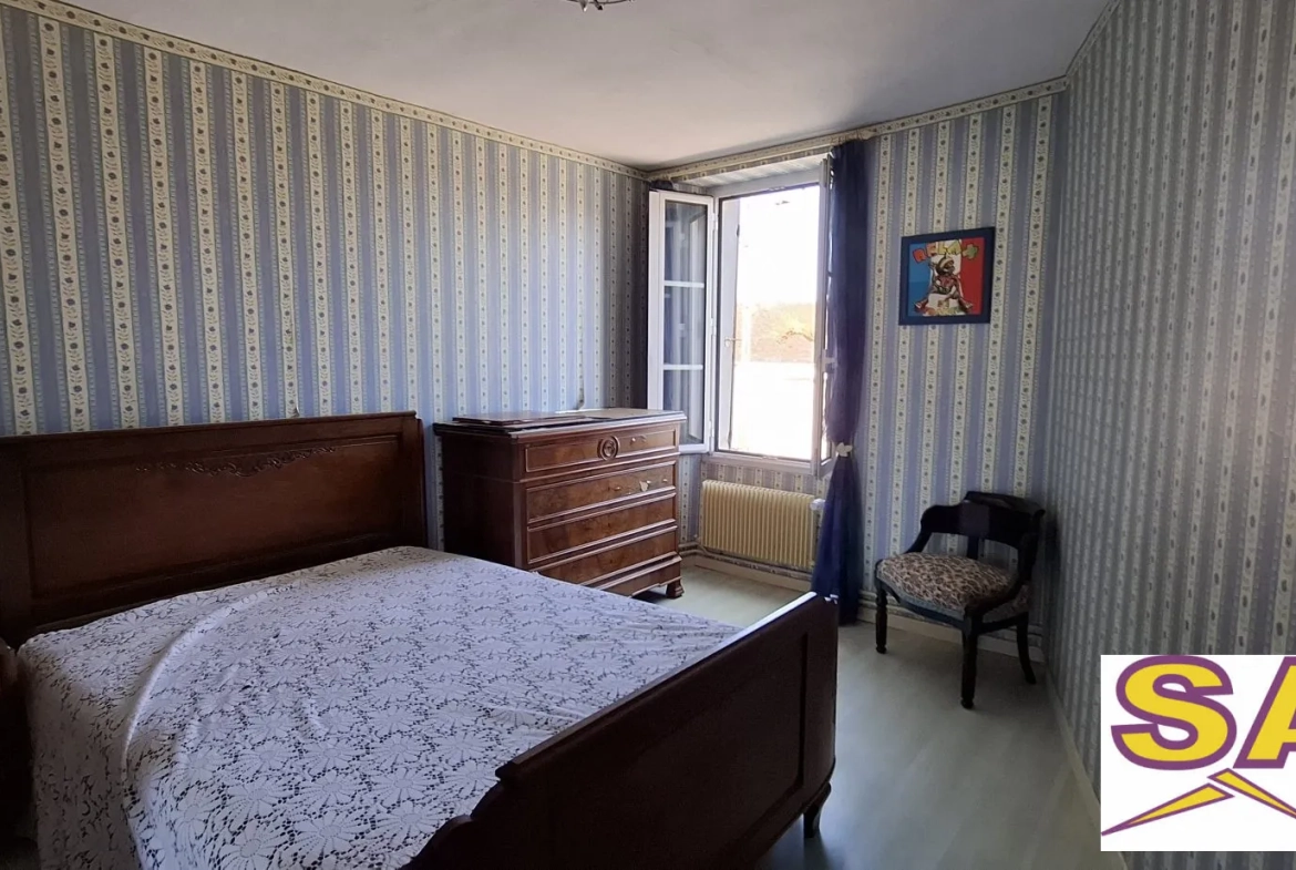Maison de bourg avec 5 chambres et jardin à Bransles (77) 