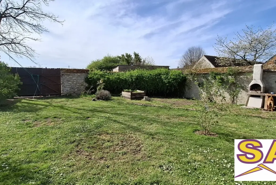 Maison de bourg avec 5 chambres et jardin à Bransles (77) 