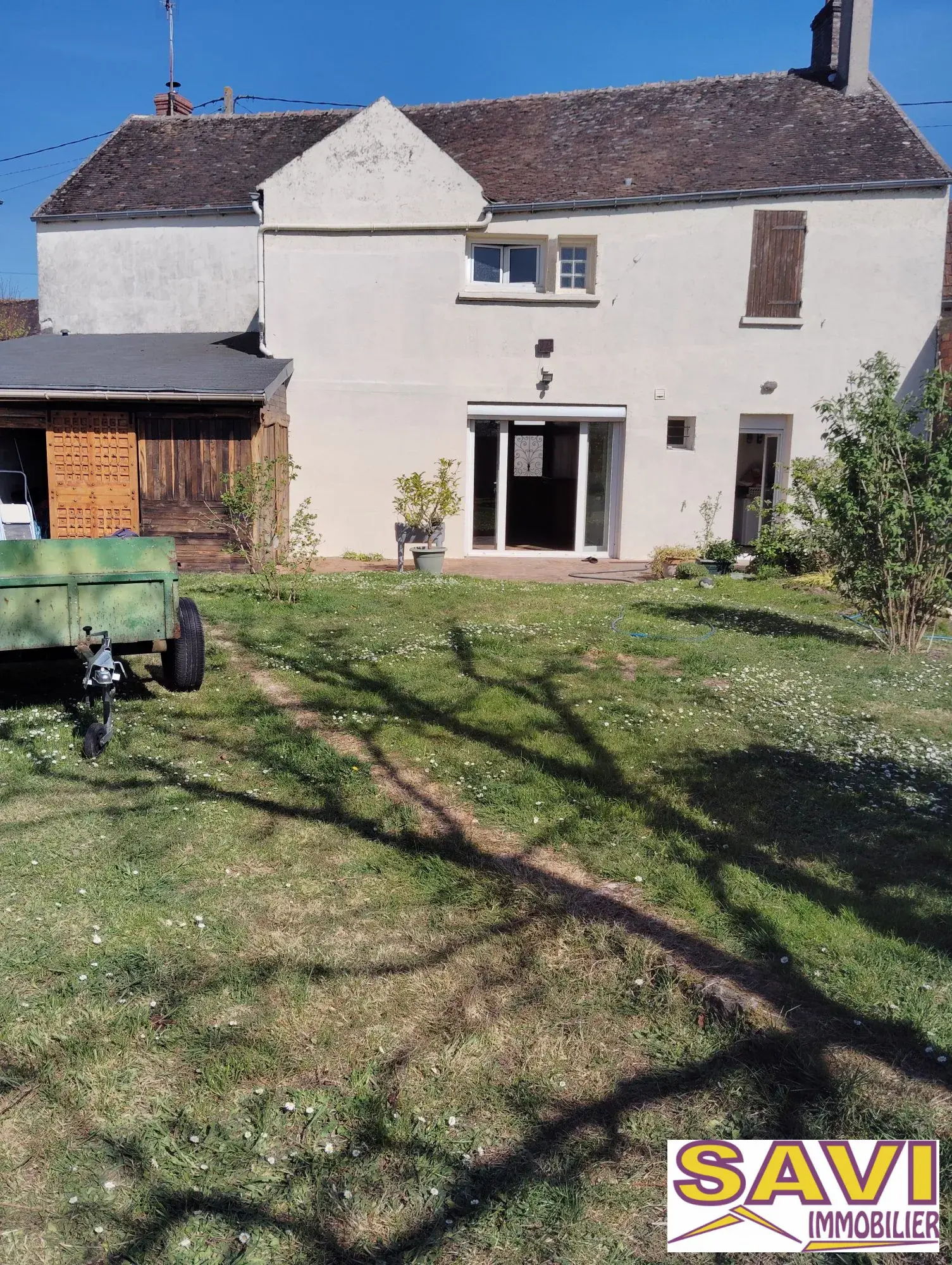 Maison de bourg avec 5 chambres et jardin à Bransles (77) 