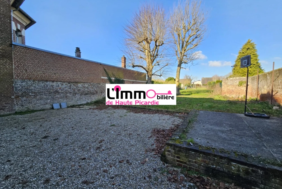 Maison familiale à vendre à Chaulnes - 156 m² avec terrain de 1253 m² 