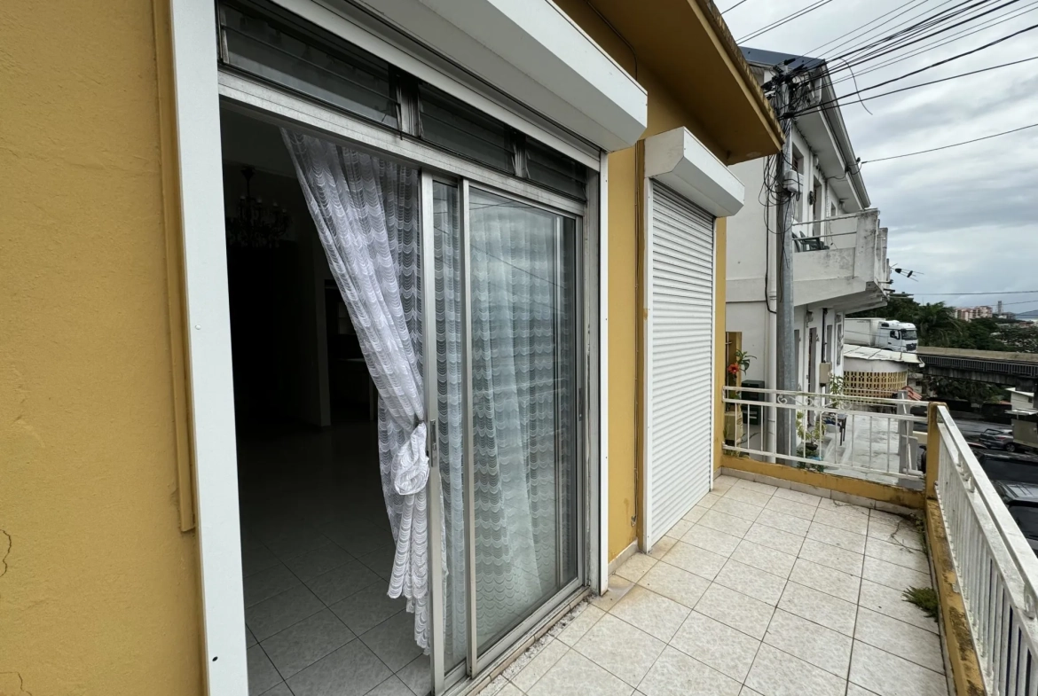 Maison T4 à vendre à Fort-de-France avec vue sur la Baie 
