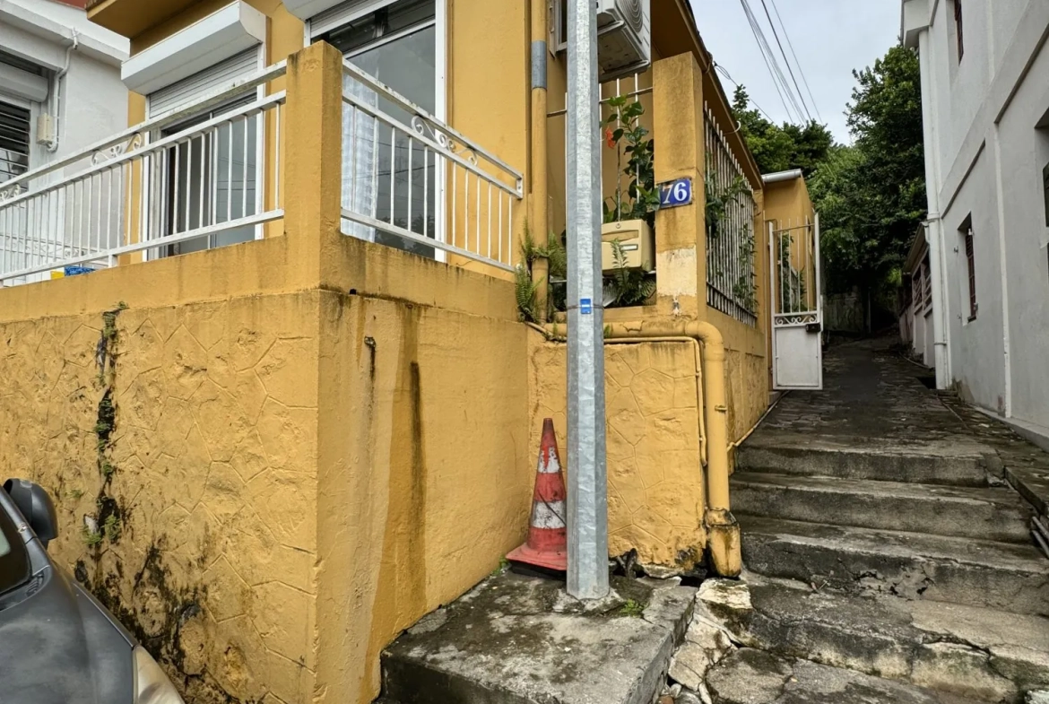 Maison T4 à vendre à Fort-de-France avec vue sur la Baie 
