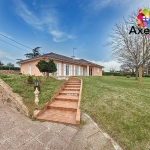 Maison de plain-pied à Villerest avec terrain constructible, terrasse et vue agréable