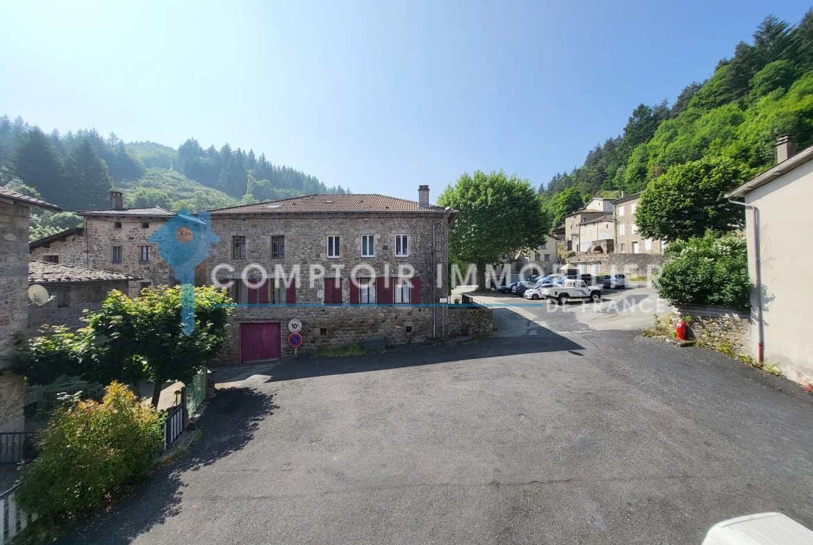 Maison de village T5 de 99 m² en Ardèche, ambiance nature et tranquillité 