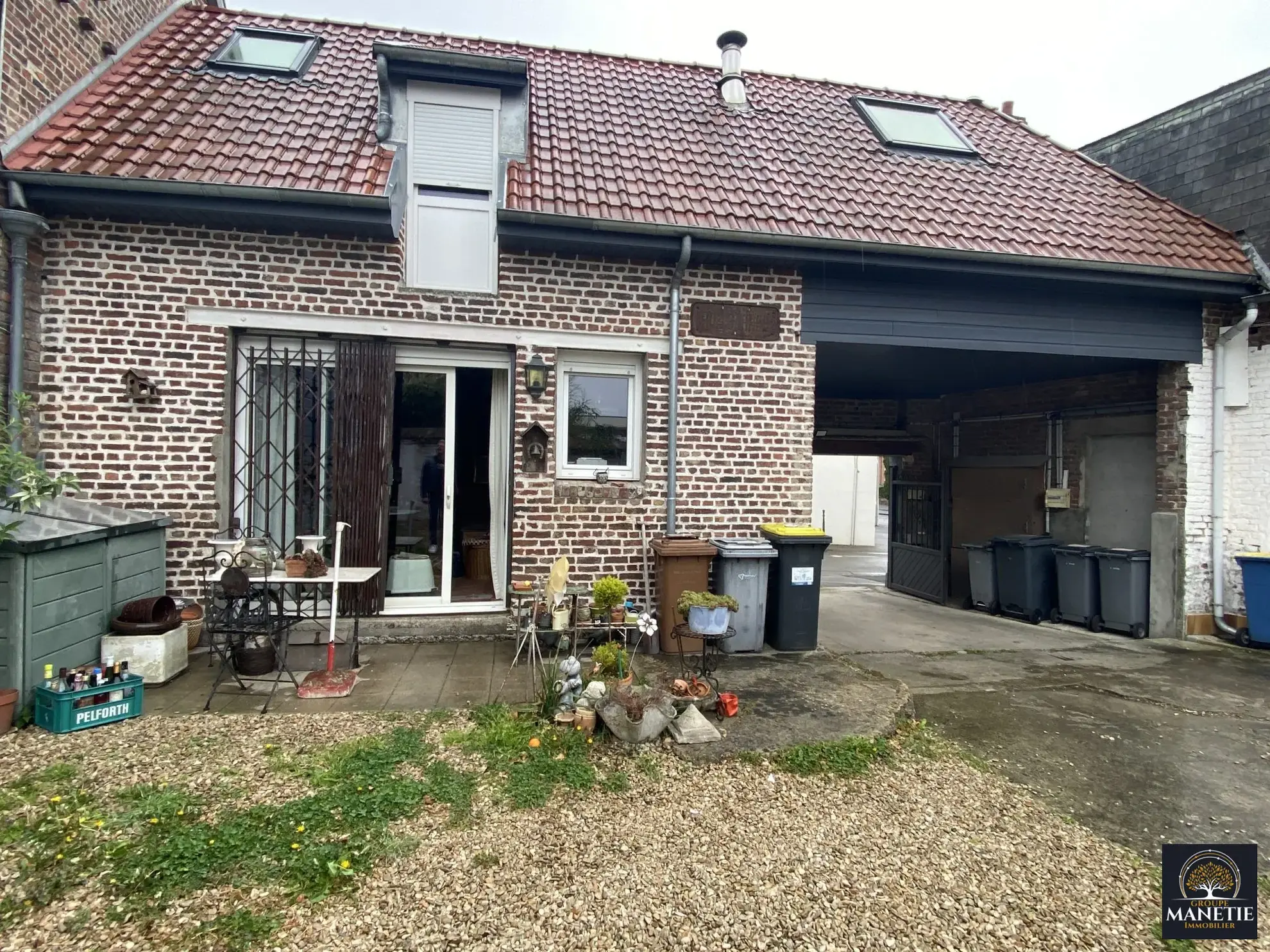 Maison atypique à vendre au centre de Saint-Laurent-Blangy avec terrasse et potentiel de rénovation 