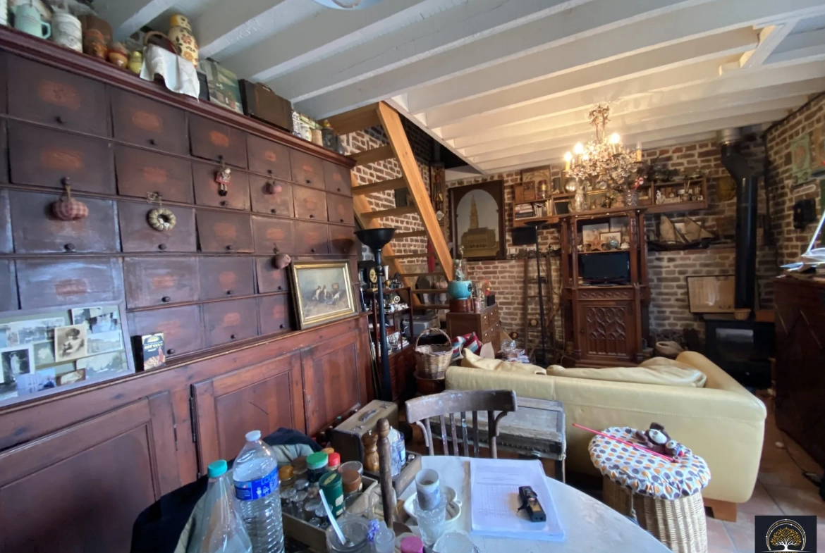 Maison atypique à vendre au centre de Saint-Laurent-Blangy avec terrasse et potentiel de rénovation 