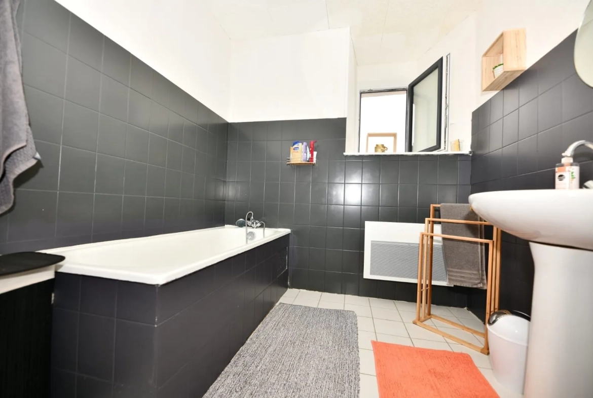 Maison individuelle de 120 m² avec jardin et parking à Jaleyrac 
