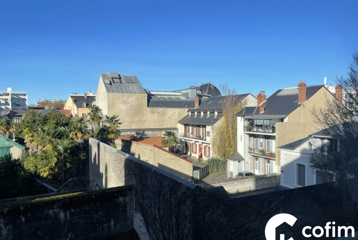 Appartement T3/T4 à vendre au cœur de Tarbes avec loggia, cave et garage sécurisé 