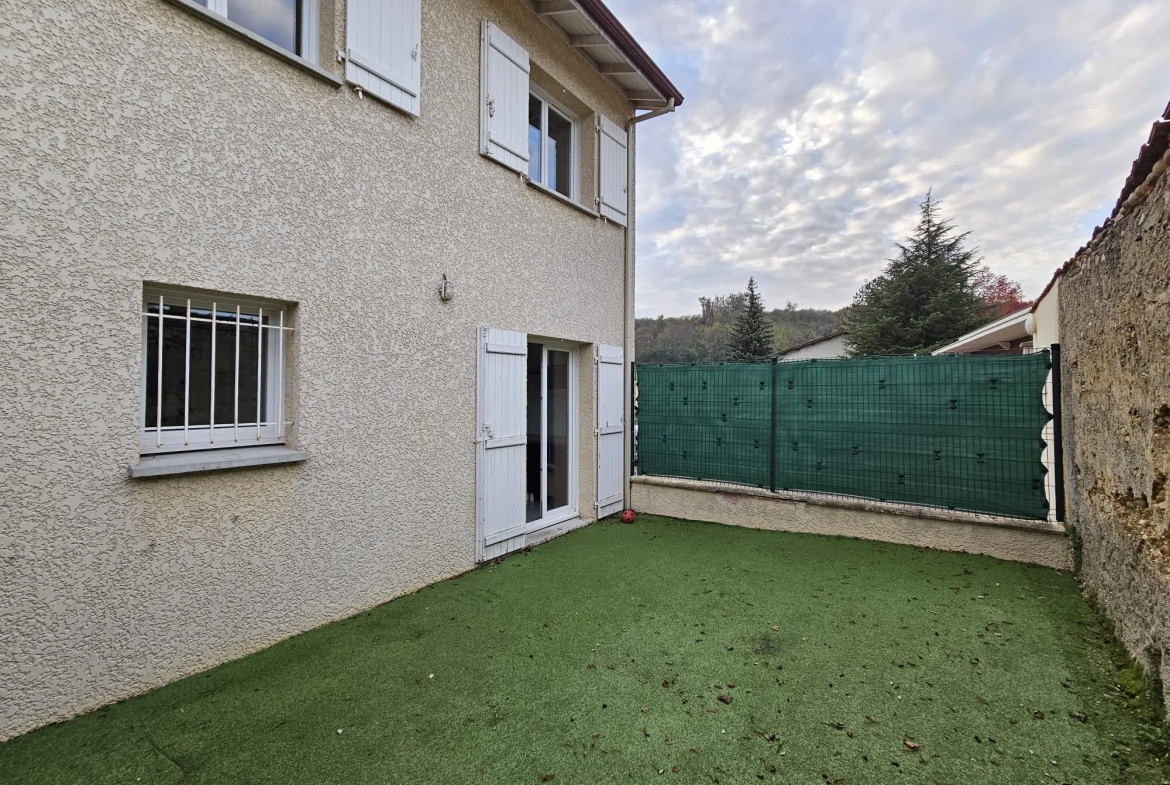 Maison mitoyenne T5 de 99 m² avec extérieur en plein centre de Champier 