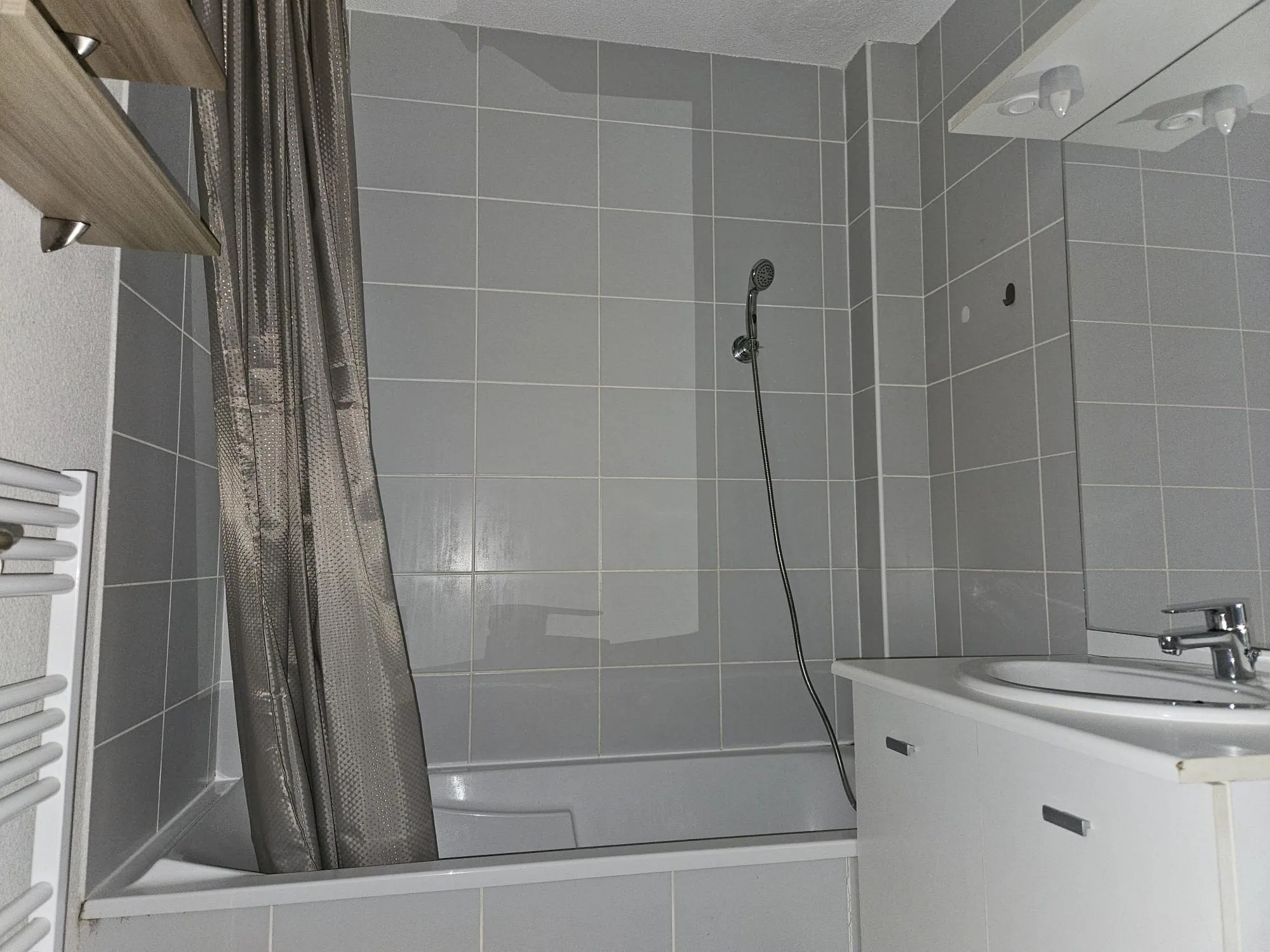 Maison mitoyenne T5 de 99 m² avec extérieur en plein centre de Champier 