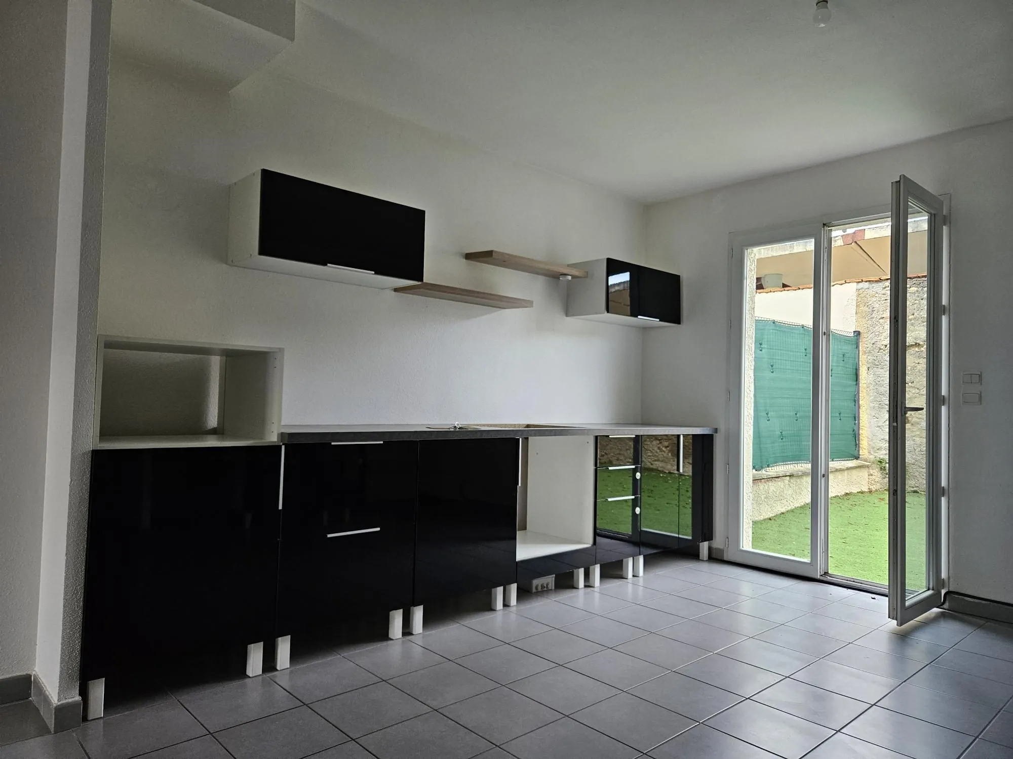 Maison mitoyenne T5 de 99 m² avec extérieur en plein centre de Champier 