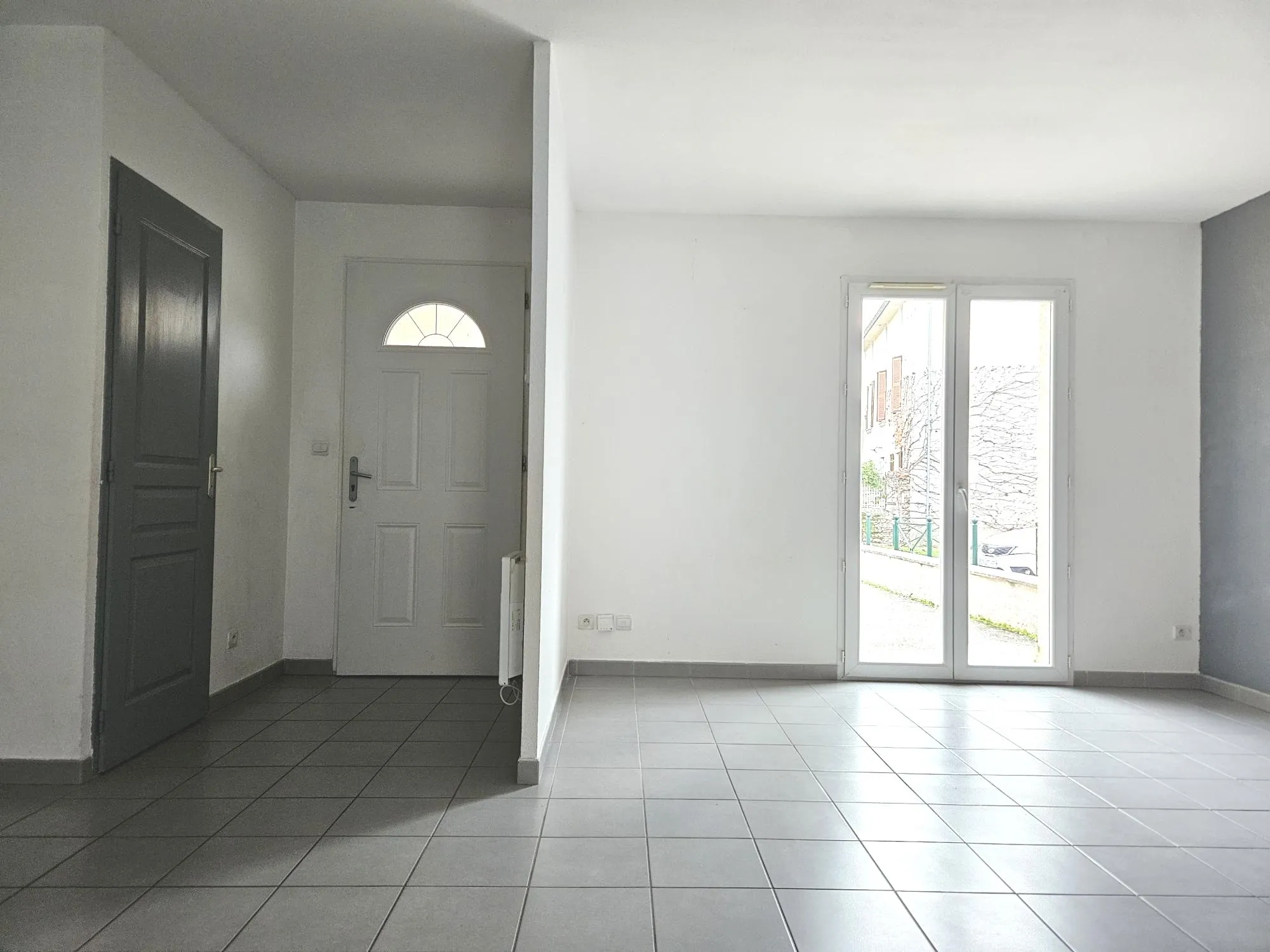 Maison mitoyenne T5 de 99 m² avec extérieur en plein centre de Champier 