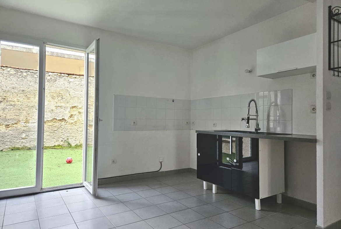 Maison mitoyenne T5 de 99 m² avec extérieur en plein centre de Champier 