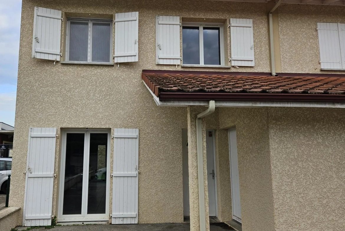 Maison mitoyenne T5 de 99 m² avec extérieur en plein centre de Champier 