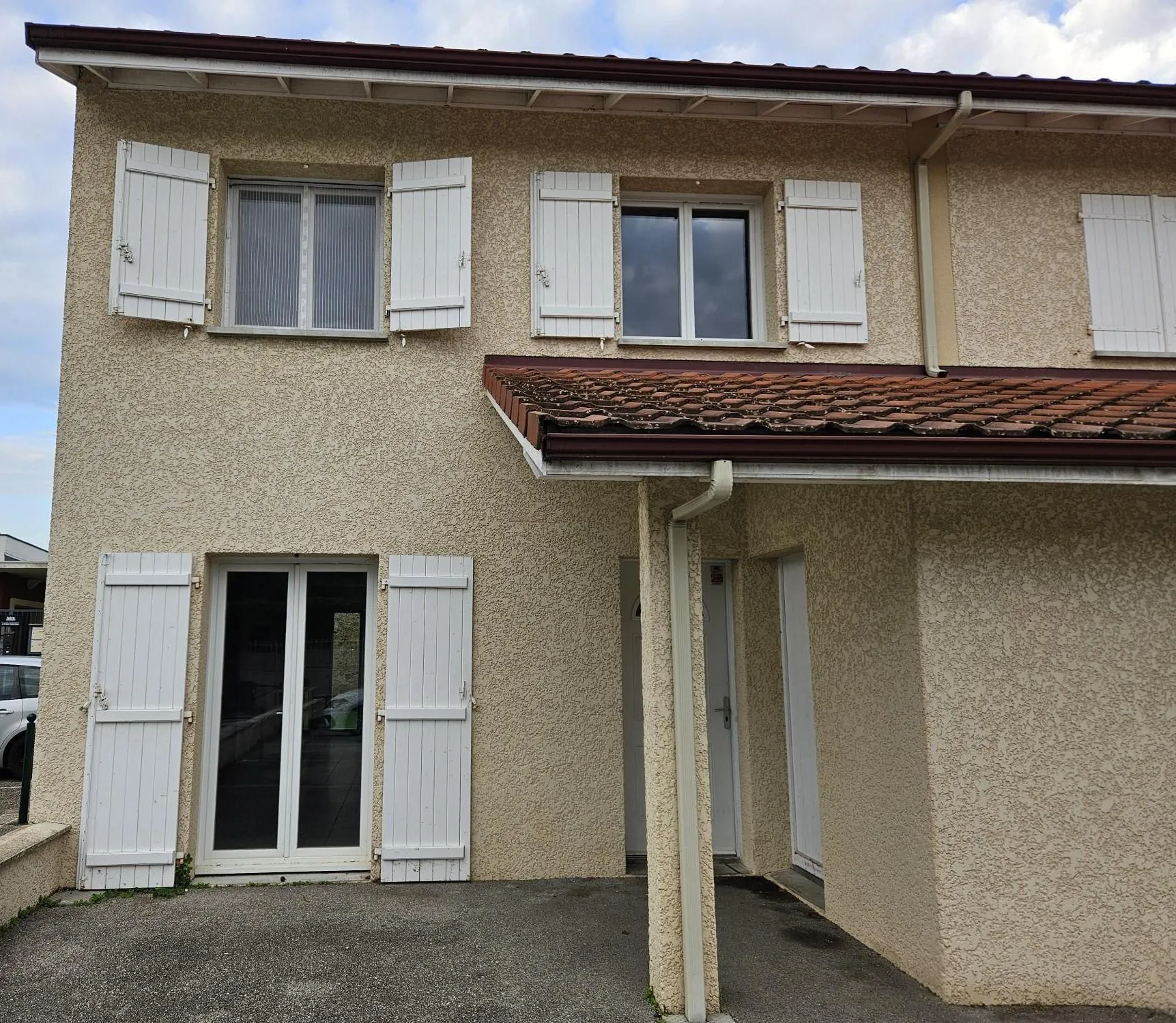Maison mitoyenne T5 de 99 m² avec extérieur en plein centre de Champier 