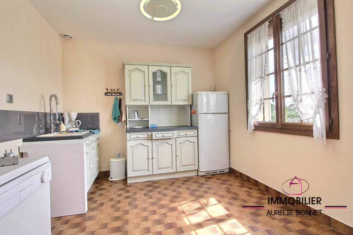 Maison 4 chambres de plain-pied avec terrasse et jardin à Saint Cyr du Ronceray 