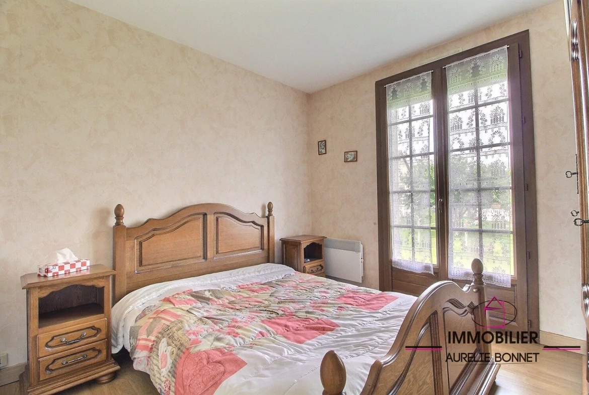 Maison 4 chambres de plain-pied avec terrasse et jardin à Saint Cyr du Ronceray 