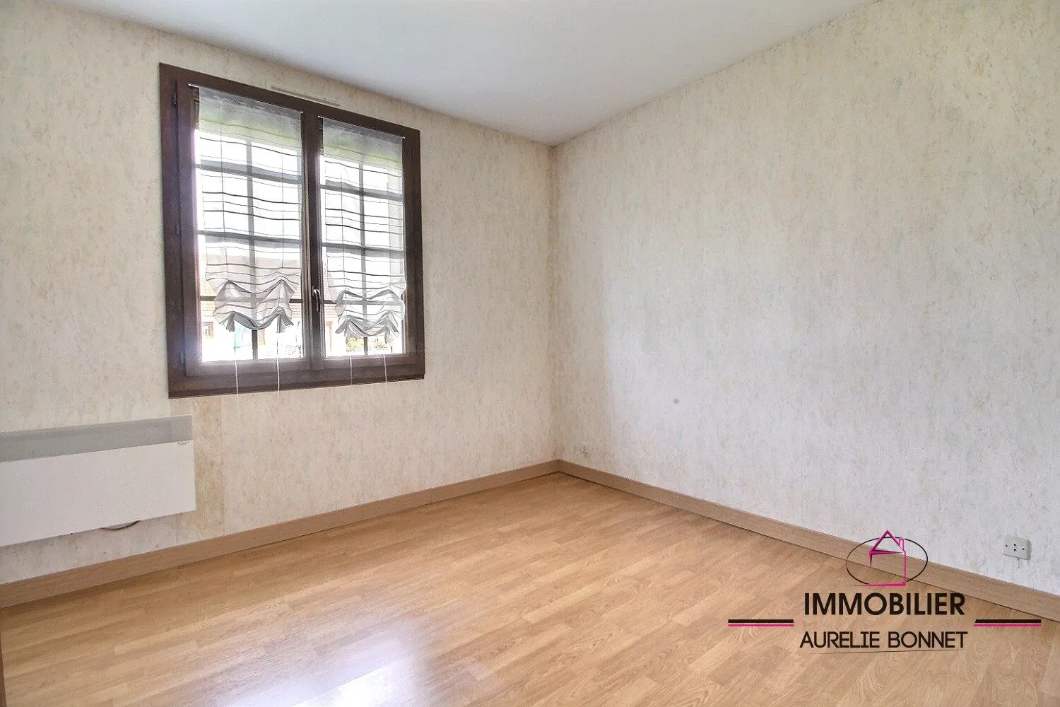 Maison 4 chambres de plain-pied avec terrasse et jardin à Saint Cyr du Ronceray 